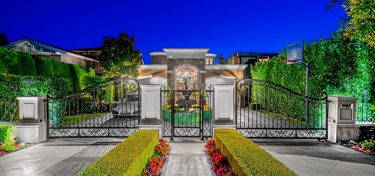 4386 Ross Crescent - Photo 2