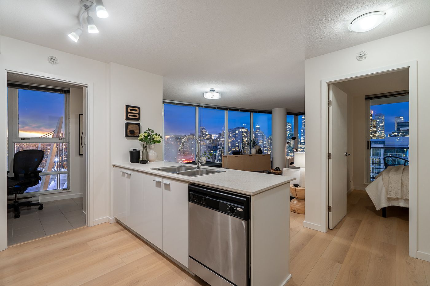 2803 111 West Georgia Street - Photo 3