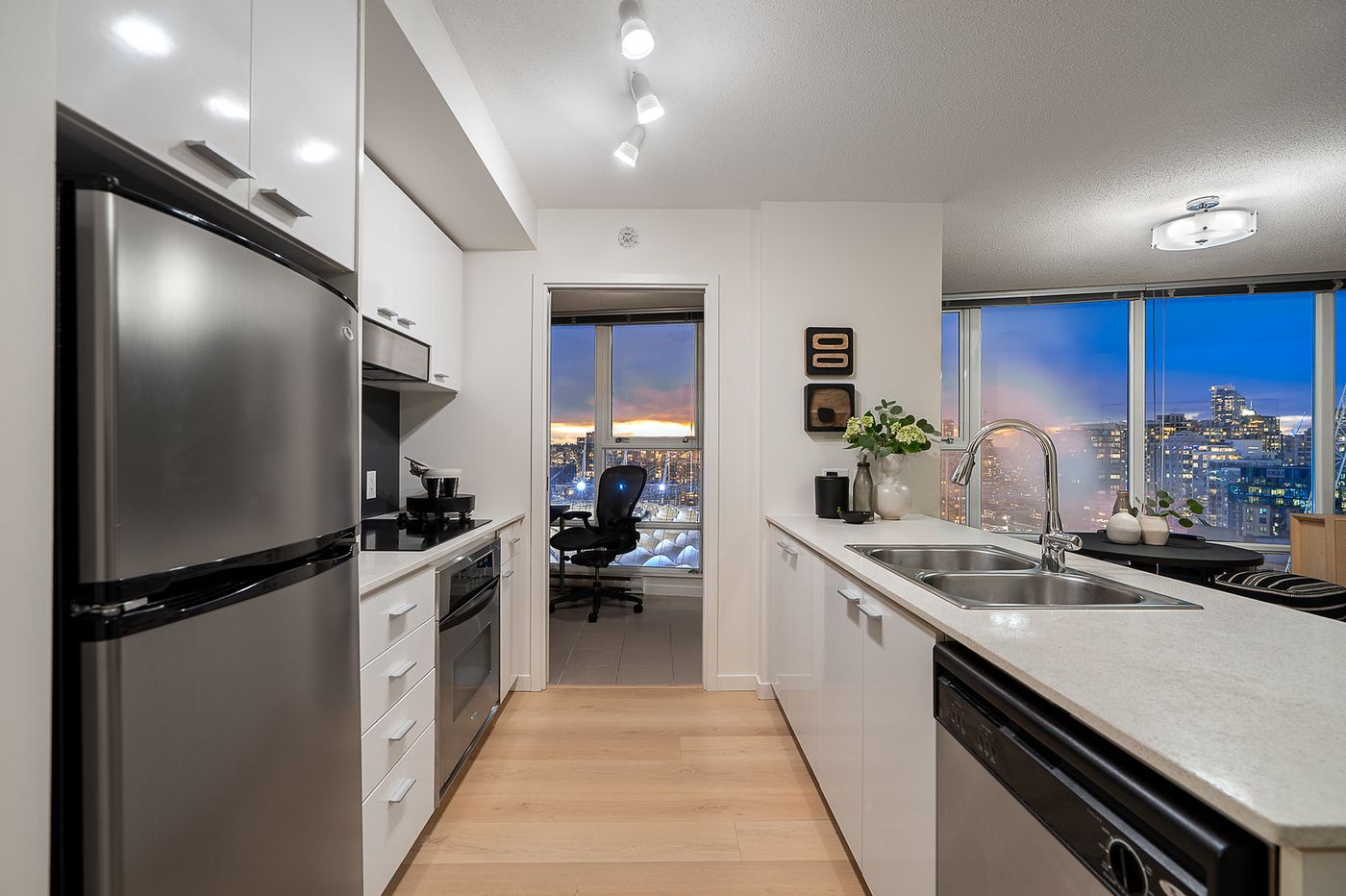 2803 111 West Georgia Street - Photo 4