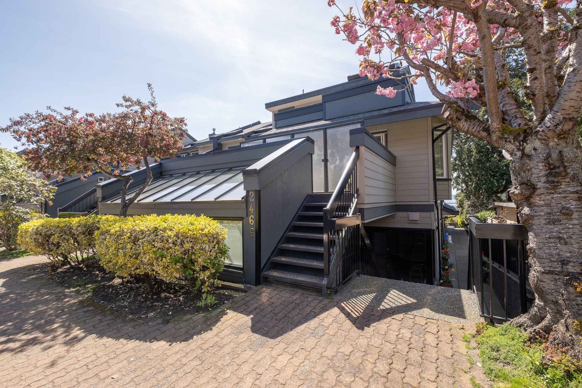 2466 Haywood Avenue - Photo 2