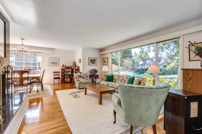 4425 Stone Crescent - Photo 2