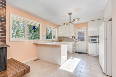 4425 Stone Crescent - Photo 11