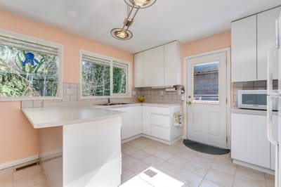 4425 Stone Crescent - Photo 12