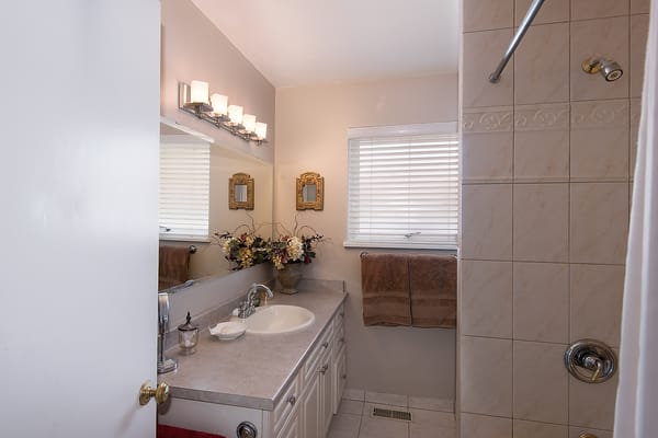 842 East 17th Street - Photo 9