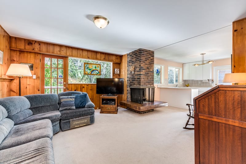 4425 Stone Crescent - Photo 7